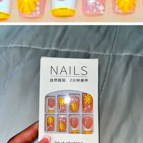 24 Piece Yellow Floral Spring Press on Nails NWT - Picture 3 of 3